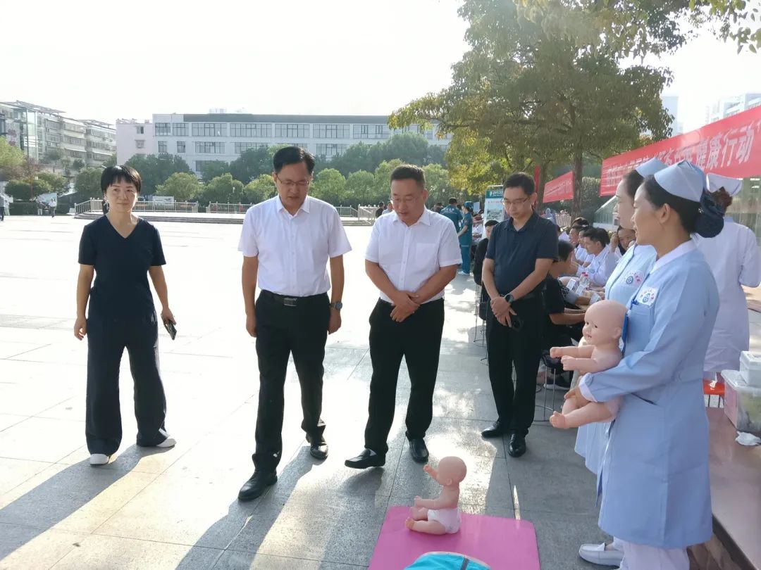 信阳市人民医院开展“服务百姓 健康行动”大型义诊活动
