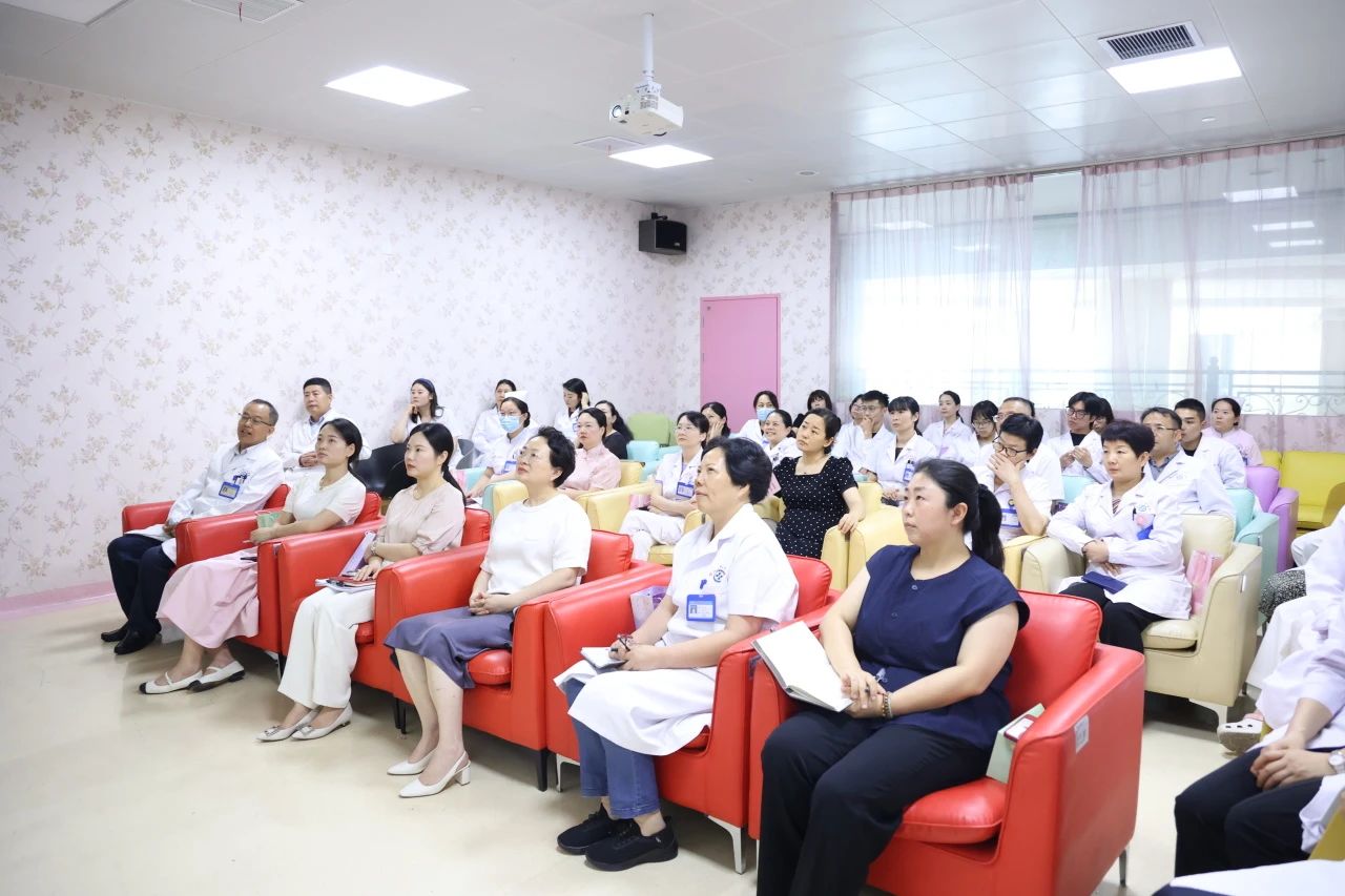 破译更年“密码”，焕活职场“她”力量——信阳市人民医院举办女职工专属健康暖心讲座