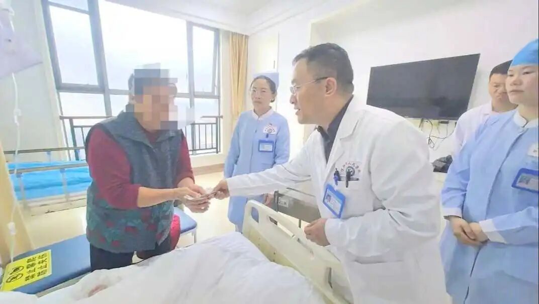 情暖中秋·与爱同行，信阳市人民医院消化内科佳节送关怀